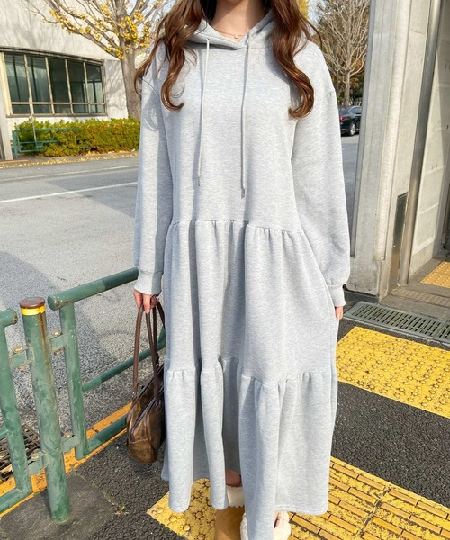 frunco（フランコ）の「フード付きティアードスエットロングワンピース（ワンピース・レディース・グレー/ブラック/アイボリー・FREE）」の11枚目の写真