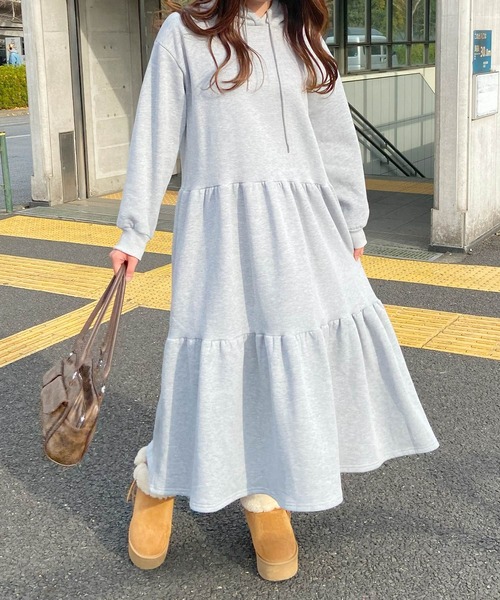 frunco（フランコ）の「フード付きティアードスエットロングワンピース（ワンピース・レディース・グレー/ブラック/アイボリー・FREE）」の7枚目の写真