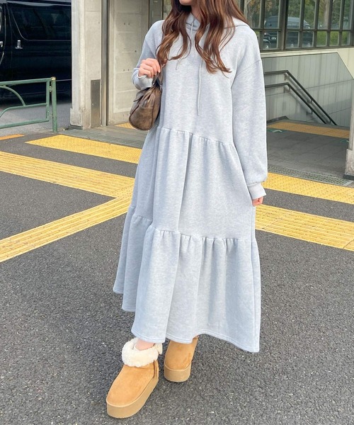 frunco（フランコ）の「フード付きティアードスエットロングワンピース（ワンピース・レディース・グレー/ブラック/アイボリー・FREE）」の8枚目の写真