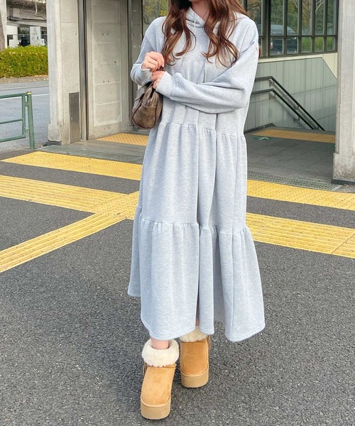 frunco（フランコ）の「フード付きティアードスエットロングワンピース（ワンピース・レディース・グレー/ブラック/アイボリー・FREE）」の12枚目の写真