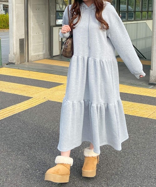 frunco（フランコ）の「フード付きティアードスエットロングワンピース（ワンピース・レディース・グレー/ブラック/アイボリー・FREE）」の13枚目の写真