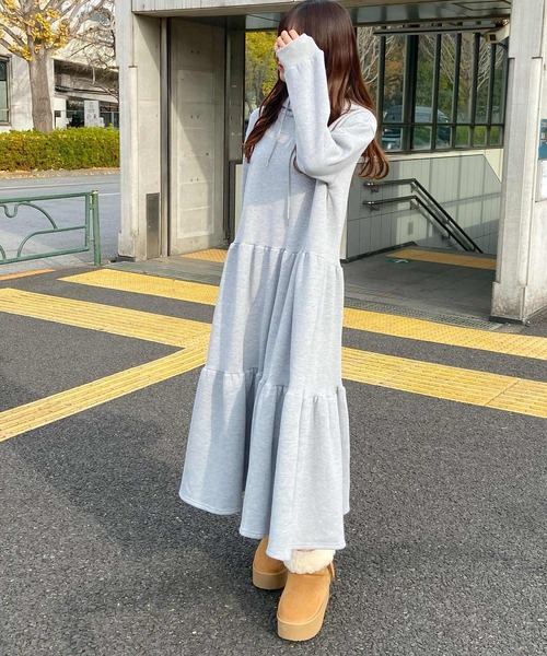 frunco（フランコ）の「フード付きティアードスエットロングワンピース（ワンピース・レディース・グレー/ブラック/アイボリー・FREE）」の14枚目の写真
