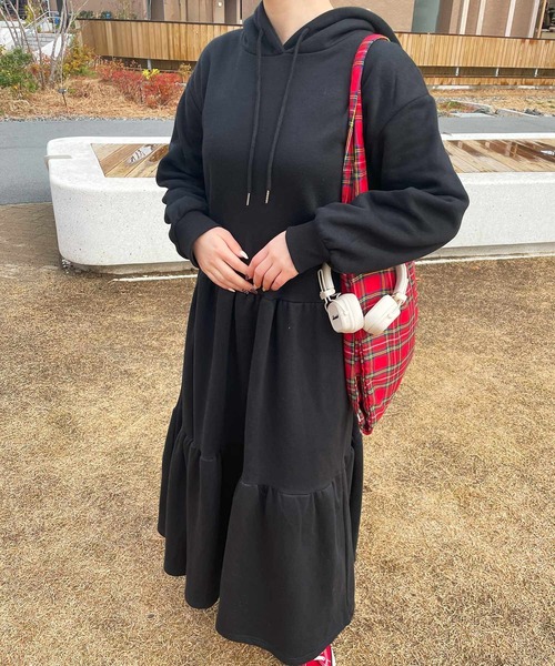 frunco（フランコ）の「フード付きティアードスエットロングワンピース（ワンピース・レディース・グレー/ブラック/アイボリー・FREE）」の22枚目の写真