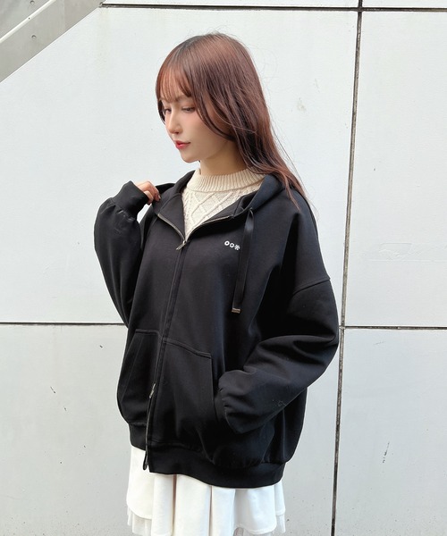 F i.n.t（フィント）の「カーリーロゴ刺繍ＺＩＰパーカー/ fint　フィント（パーカー・レディース・ピンクベージュ/ブラック・FREE）」の8枚目の写真