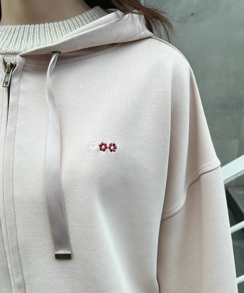 F i.n.t（フィント）の「カーリーロゴ刺繍ＺＩＰパーカー/ fint　フィント（パーカー・レディース・ピンクベージュ/ブラック・FREE）」の16枚目の写真