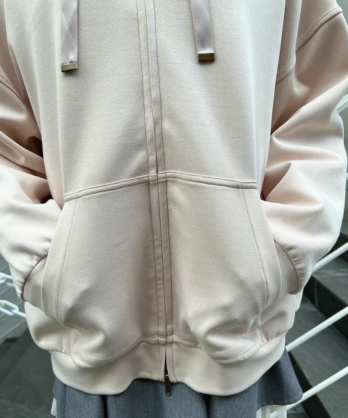 F i.n.t（フィント）の「カーリーロゴ刺繍ＺＩＰパーカー/ fint　フィント（パーカー・レディース・ピンクベージュ/ブラック・FREE）」の17枚目の写真