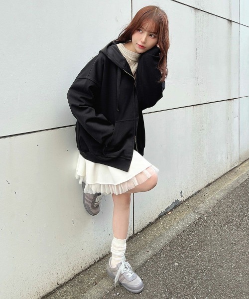 F i.n.t（フィント）の「カーリーロゴ刺繍ＺＩＰパーカー/ fint　フィント（パーカー・レディース・ピンクベージュ/ブラック・FREE）」の3枚目の写真