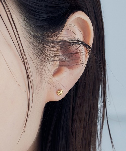 Jolie Toujours(ジョリトゥジュール)の「【汗や水に強い】〈ステンレス〉ミルハートスタッドピアス(ピアス(両耳用)・レディース・ゴールド/シルバー・FREE)」の5枚目の写真