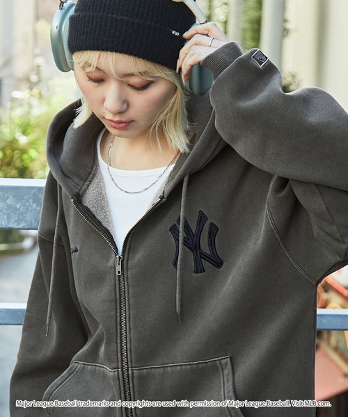 MONO-MART(モノマート)の「MLB/メジャーリーグベースボール 別注ワッペン刺繍ピグメント加工ビッグシルエット裏起毛ダブルジップパーカー【セットアップ対応】(パーカー・レディース・ブラック/ブラウン/ブラック系/ワイン/ネイビー/ライトグレー・S/M/L)」の22枚目の写真