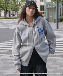 MLB（メジャーリーグベースボール）の「MLB/メジャーリーグベースボール 別注ワッペン刺繍ピグメント加工ビッグシルエット裏起毛ダブルジップパーカー【セットアップ対応】（パーカー）」