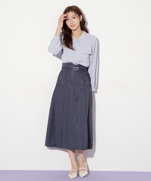 JILL by JILL STUART（ジルバイジルスチュアート）の「◇デニムライクステッチシリーズ2　フレアスカート（スカート・レディース・ホワイト/ブラック/インディゴブルー・MEDIUM/SMALL）」の4枚目の写真