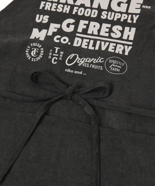 niko and...（ニコアンド）の「オリジナル ショッププリントエプロン（エプロン・レディース・イエロー/ブルー/チャコール・0）」の6枚目の写真