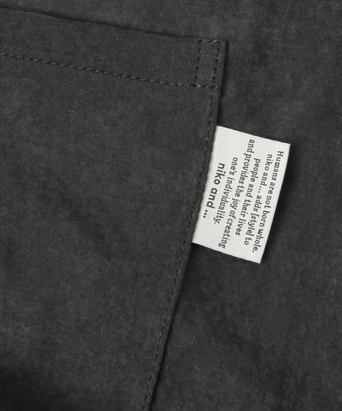 niko and...（ニコアンド）の「オリジナル ショッププリントエプロン（エプロン・レディース・イエロー/ブルー/チャコール・0）」の8枚目の写真