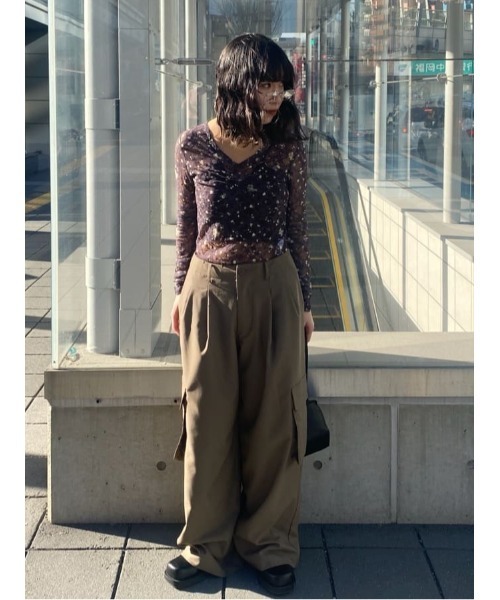 THROW by SLY(スローバイスライ)の「THROW MANNISH CARGO PT マニッシュ カーゴパンツ(カーゴパンツ・レディース・ベージュ/杢グレー・1/2)」の3枚目の写真