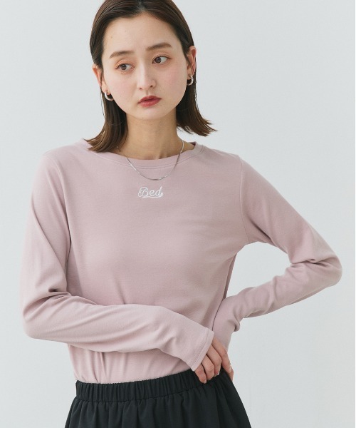 ad thie(アドティエ)の「ロゴ刺繍 スムース ロングTシャツ(Tシャツ/カットソー・レディース・ピンク/アイボリー/ブラック・FREE)」の3枚目の写真