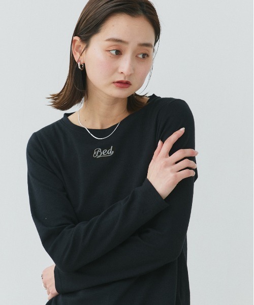 ad thie(アドティエ)の「ロゴ刺繍 スムース ロングTシャツ(Tシャツ/カットソー・レディース・ピンク/アイボリー/ブラック・FREE)」の9枚目の写真