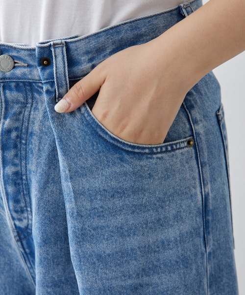 Whim Gazette(ウィムガゼット)の「デニムタックパンツ(デニムパンツ・レディース・インディゴブルー/ベージュ・36/38)」の8枚目の写真