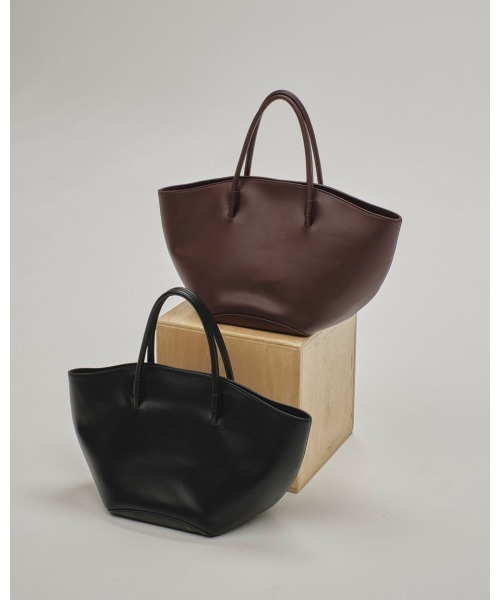 TODAYFUL(トゥデイフル)の「TODAYFUL Ecoleather Round Bag 12511012(トートバッグ・レディース・ブラック/バーガンディー・FREE)」の4枚目の写真