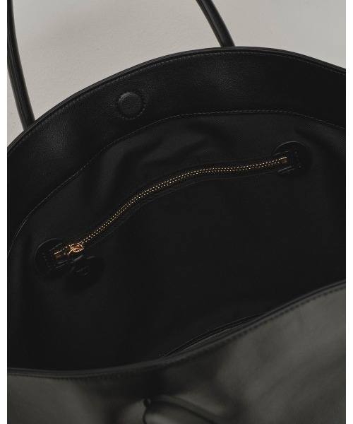 TODAYFUL(トゥデイフル)の「TODAYFUL Ecoleather Round Bag 12511012(トートバッグ・レディース・ブラック/バーガンディー・FREE)」の5枚目の写真