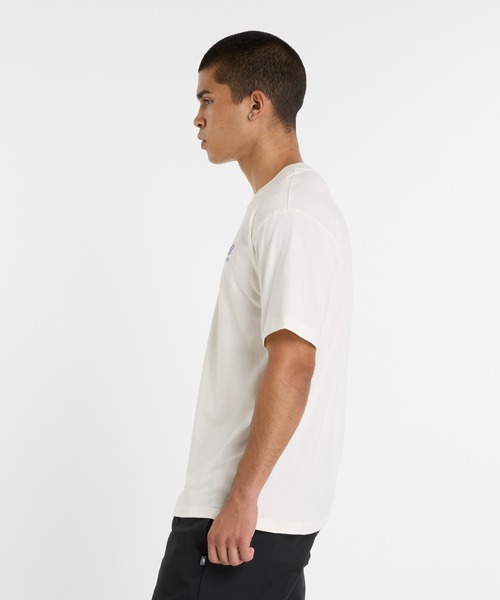 NEW BALANCE（ニューバランス）の「Athletics Multi Color Logo ショートスリーブTシャツ（Tシャツ/カットソー・メンズ・ブラック/オフホワイト/パープル・XX-LARGE/X-LARGE/LARGE/MEDIUM/SMALL）」の4枚目の写真