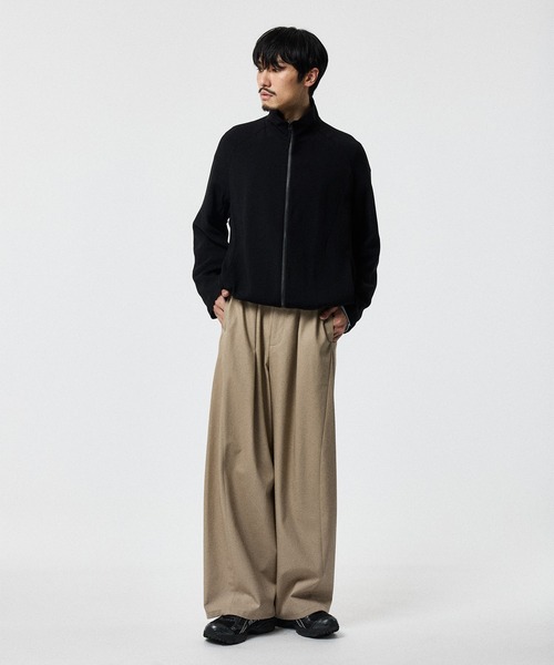 STUDIOUS（ステュディオス）の「ESSENTIAL STAND BLOUSON（ブルゾン・メンズ・ブラック/ダークグレー・1/2）」の3枚目の写真