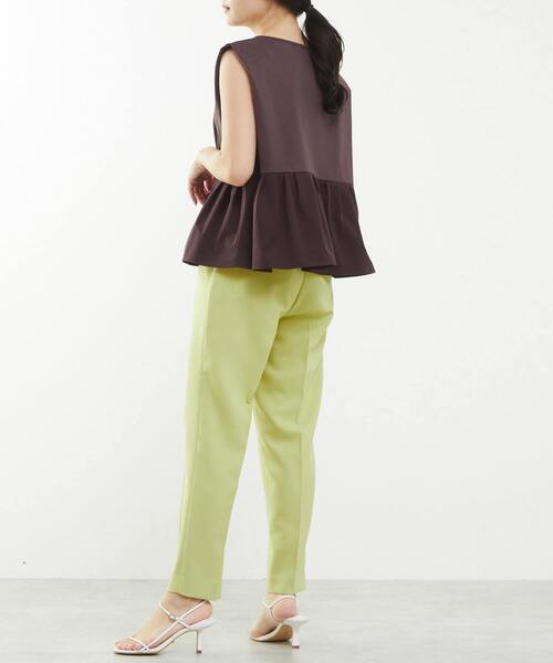 Tiara（ティアラ）の「ベルテッドハイウエストテーパードパンツ（セットアップ可）（スラックス・レディース・ベージュ/マスタード/ネイビー・2/3）」の15枚目の写真