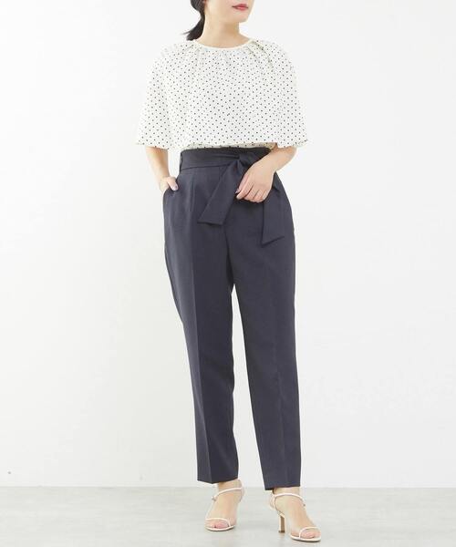 Tiara（ティアラ）の「ベルテッドハイウエストテーパードパンツ（セットアップ可）（スラックス・レディース・ベージュ/マスタード/ネイビー・2/3）」の21枚目の写真