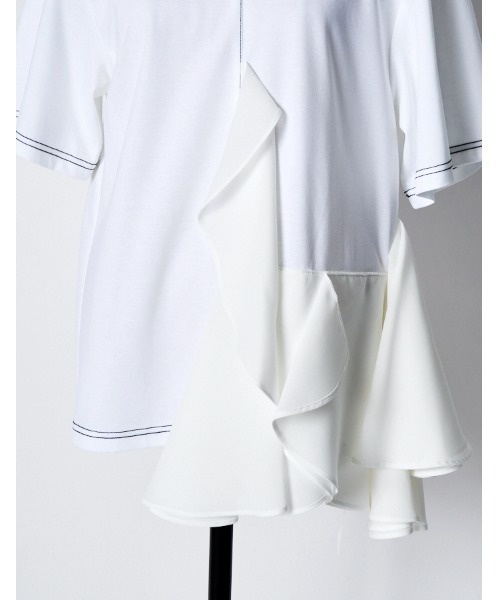 RUMCHE（ラムシェ）の「Moon Ruffle Cutsew Tops / ムーンラッフルカットソートップス（Tシャツ/カットソー・レディース・ホワイト/ブラック・FREE）」の10枚目の写真