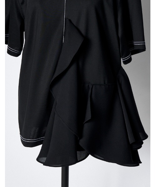 RUMCHE（ラムシェ）の「Moon Ruffle Cutsew Tops / ムーンラッフルカットソートップス（Tシャツ/カットソー・レディース・ホワイト/ブラック・FREE）」の19枚目の写真