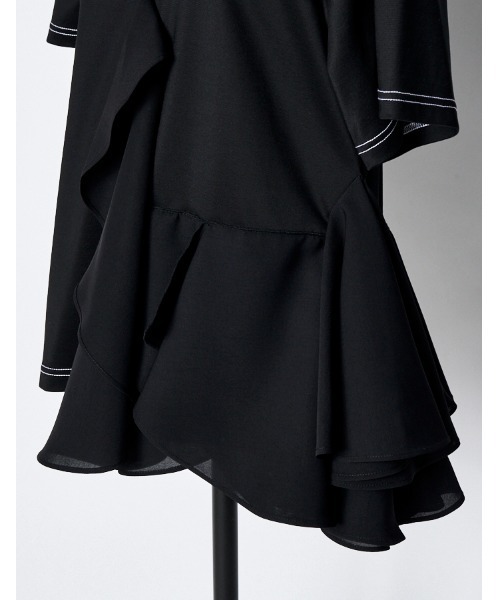 RUMCHE（ラムシェ）の「Moon Ruffle Cutsew Tops / ムーンラッフルカットソートップス（Tシャツ/カットソー・レディース・ホワイト/ブラック・FREE）」の20枚目の写真