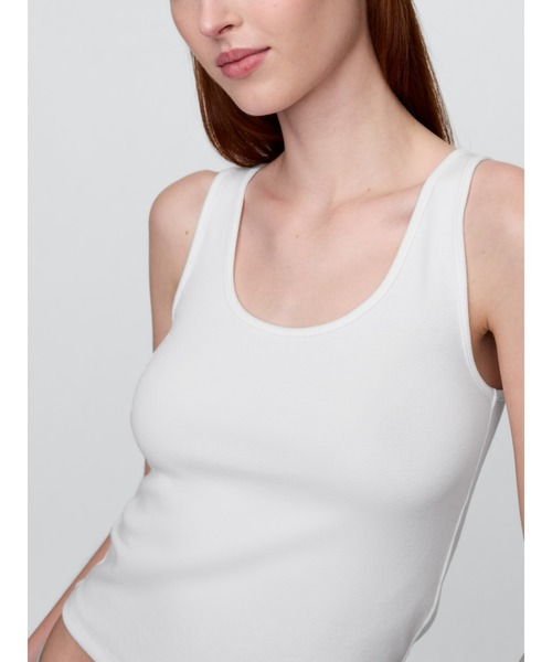 GAP（ギャップ）の「モダン クロップド タンクトップ（タンクトップ・レディース・イエロー/ピンク/グリーン/ブラック/ホワイト/ネイビー/レッド・S/M/L/XL/XS/XXS）」の9枚目の写真