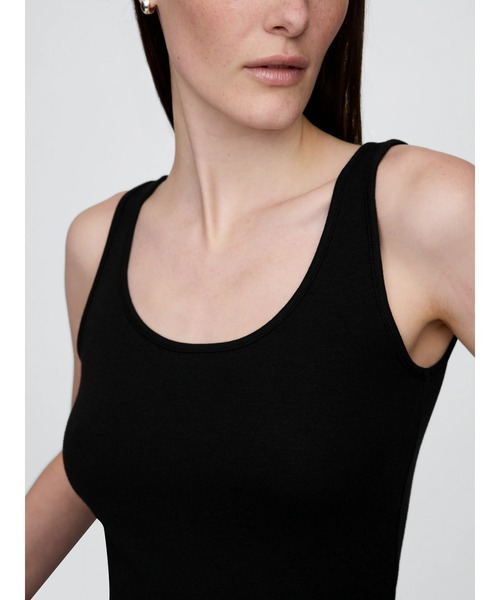 GAP（ギャップ）の「モダン クロップド タンクトップ（タンクトップ・レディース・イエロー/ピンク/グリーン/ブラック/ホワイト/ネイビー/レッド・S/M/L/XL/XS/XXS）」の8枚目の写真