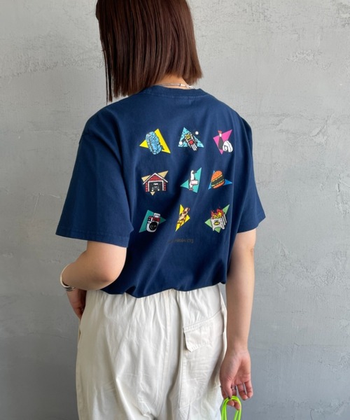CHUMS（チャムス）の「【WEB限定】[CHUMS/チャムス] かせきさいだぁ アラカルトバックプリント ショートスリーブTシャツ（Tシャツ/カットソー・レディース・ネイビー/グレイッシュベージュ/ホワイト・L/M/XL）」の2枚目の写真