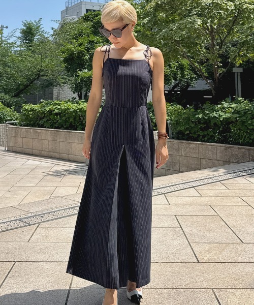 JENNE(ジェンヌ)の「肩紐リボンピンストライプサロペット(その他パンツ・レディース・ネイビー/ブラック/ホワイト・SMALL/MEDIUM/LARGE)」の1枚目の写真