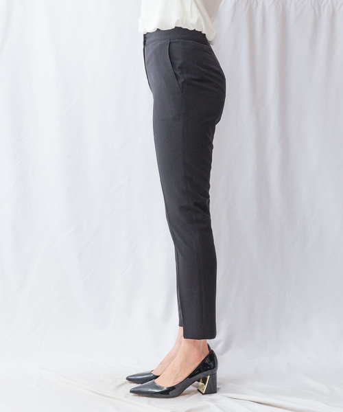 NARACAMICIE(ナラカミーチェ)の「【NARACAMICIE】【セットアップ対応】合繊ストレッチテーパードパンツ(その他パンツ・レディース・ブラウン/ブラック・M/S/L/XL)」の4枚目の写真