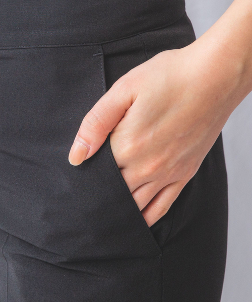 NARACAMICIE(ナラカミーチェ)の「【NARACAMICIE】【セットアップ対応】合繊ストレッチテーパードパンツ(その他パンツ・レディース・ブラウン/ブラック・M/S/L/XL)」の8枚目の写真