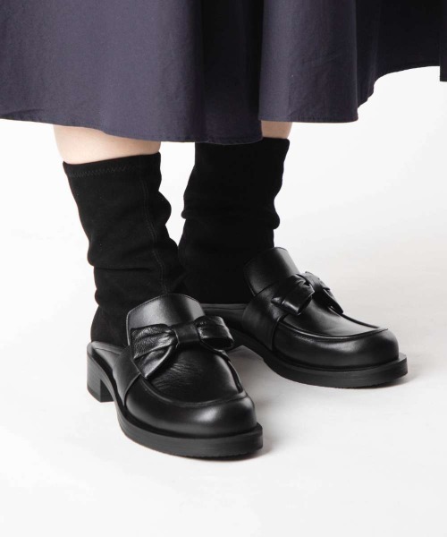 STUART WEITZMAN(スチュアートワイツマン)の「STUART WEITZMAN SOFIA BOLD LOAFER BOOTIE スチュアート・ワイツマン ソフィア ボールド ローファー ブーティー ブーツ(ブーツ・レディース・ブラック・37/36.5/37.5/36)」の1枚目の写真