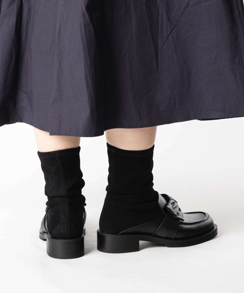 STUART WEITZMAN(スチュアートワイツマン)の「STUART WEITZMAN SOFIA BOLD LOAFER BOOTIE スチュアート・ワイツマン ソフィア ボールド ローファー ブーティー ブーツ(ブーツ・レディース・ブラック・37/36.5/37.5/36)」の4枚目の写真