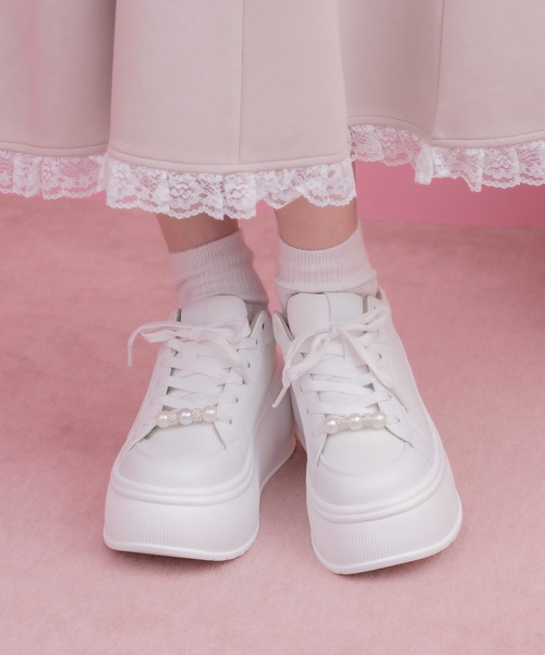 couture BY ROJITA(クチュールバイロジータ)の「パールビジュープラットフォームスニーカー(スニーカー・レディース・ホワイト/ブラック・37/38/39)」の9枚目の写真
