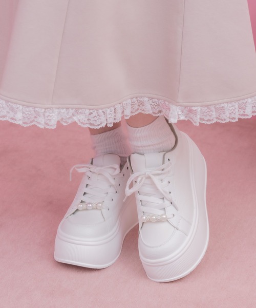 couture BY ROJITA(クチュールバイロジータ)の「パールビジュープラットフォームスニーカー(スニーカー・レディース・ホワイト/ブラック・37/38/39)」の8枚目の写真