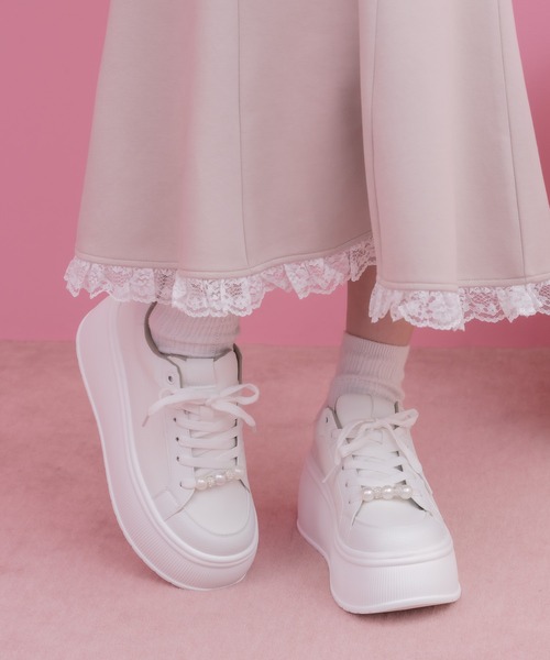 couture BY ROJITA(クチュールバイロジータ)の「パールビジュープラットフォームスニーカー(スニーカー・レディース・ホワイト/ブラック・37/38/39)」の7枚目の写真