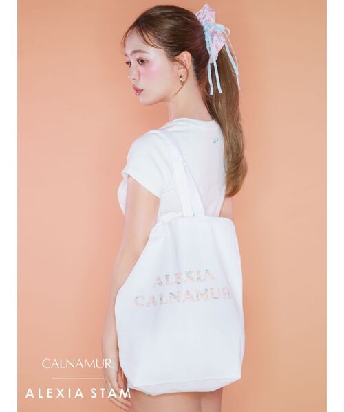 CALNAMUR(カルナムール)の「【ALEXIA STAMコラボ】Totebag&Scrunchie Set(トートバッグ・レディース・ホワイト・FREE)」の2枚目の写真