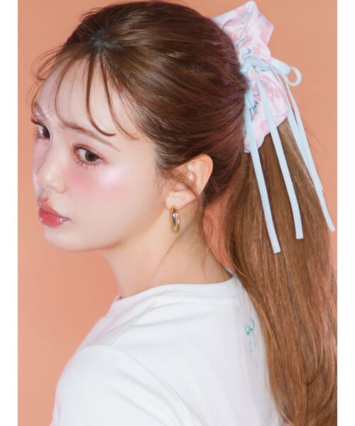 CALNAMUR(カルナムール)の「【ALEXIA STAMコラボ】Totebag&Scrunchie Set(トートバッグ・レディース・ホワイト・FREE)」の6枚目の写真