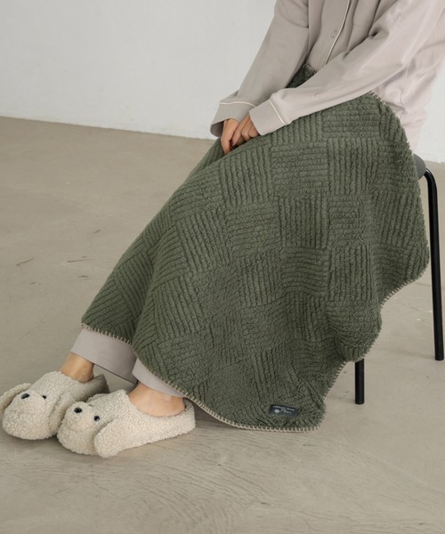 ALTROSE（アルトローズ）の「3way ブランケット 型押し ステッチ（ブランケット・レディース・モカ/グリーン/アイボリー・FREE）」の3枚目の写真