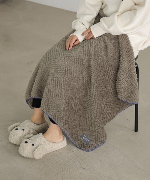 ALTROSE（アルトローズ）の「3way ブランケット 型押し ステッチ（ブランケット・レディース・モカ/グリーン/アイボリー・FREE）」の15枚目の写真