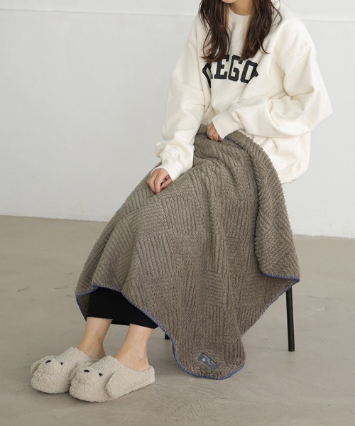 ALTROSE（アルトローズ）の「3way ブランケット 型押し ステッチ（ブランケット・レディース・モカ/グリーン/アイボリー・FREE）」の16枚目の写真