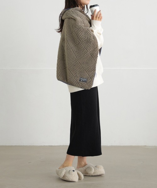 ALTROSE（アルトローズ）の「3way ブランケット 型押し ステッチ（ブランケット・レディース・モカ/グリーン/アイボリー・FREE）」の19枚目の写真