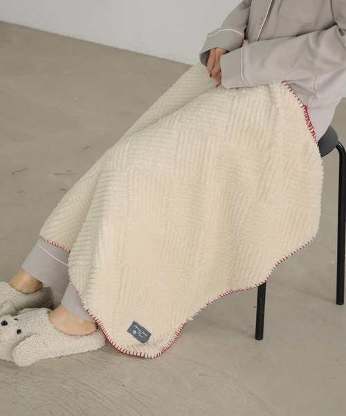 ALTROSE（アルトローズ）の「3way ブランケット 型押し ステッチ（ブランケット・レディース・モカ/グリーン/アイボリー・FREE）」の22枚目の写真