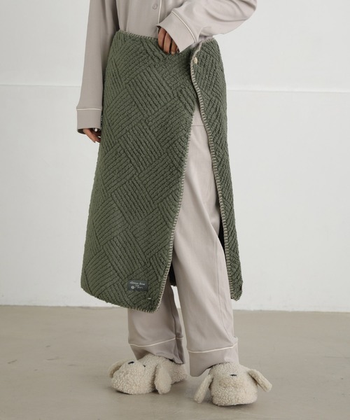 ALTROSE（アルトローズ）の「3way ブランケット 型押し ステッチ（ブランケット・レディース・モカ/グリーン/アイボリー・FREE）」の5枚目の写真