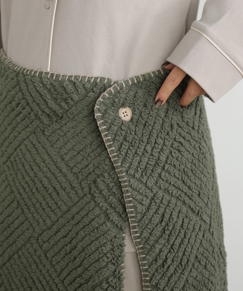 ALTROSE（アルトローズ）の「3way ブランケット 型押し ステッチ（ブランケット・レディース・モカ/グリーン/アイボリー・FREE）」の6枚目の写真